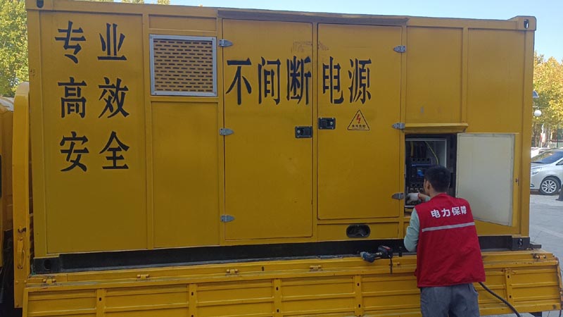大观柴油发电机组和UPS电源配合使用时，如何避免切换过程中的电力中断？